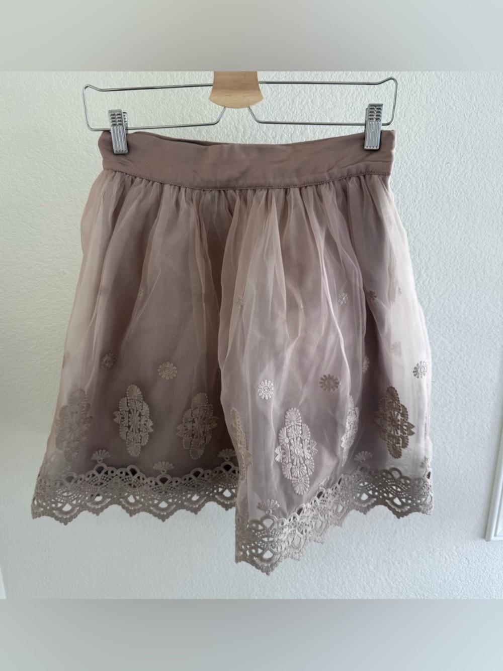 Bebe taupe embroidered tulle lace mini skirt Size 6 feminine romantic